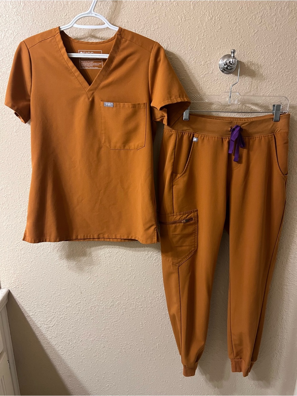 FIGS Women's Rust Orange V-Neck Scrub Top & Cargo Jogger Pants